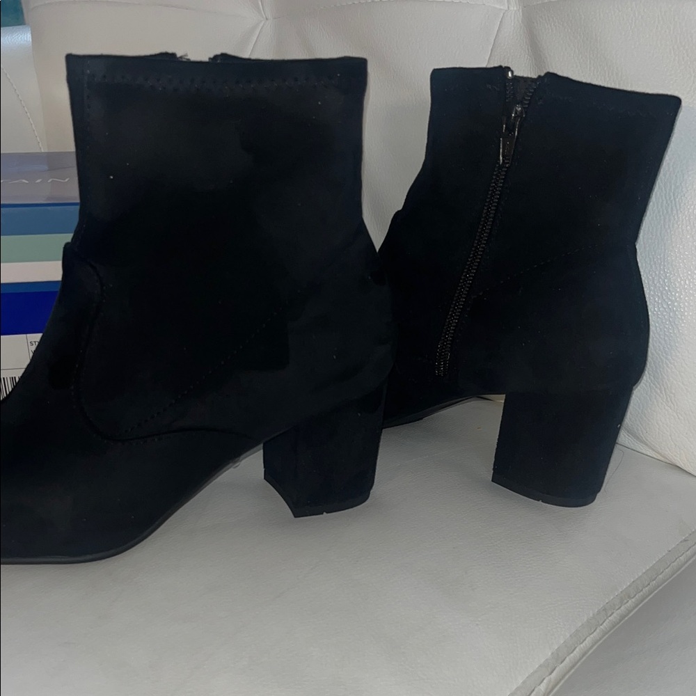White Mountain Elegant Black Suede Heeled Boots